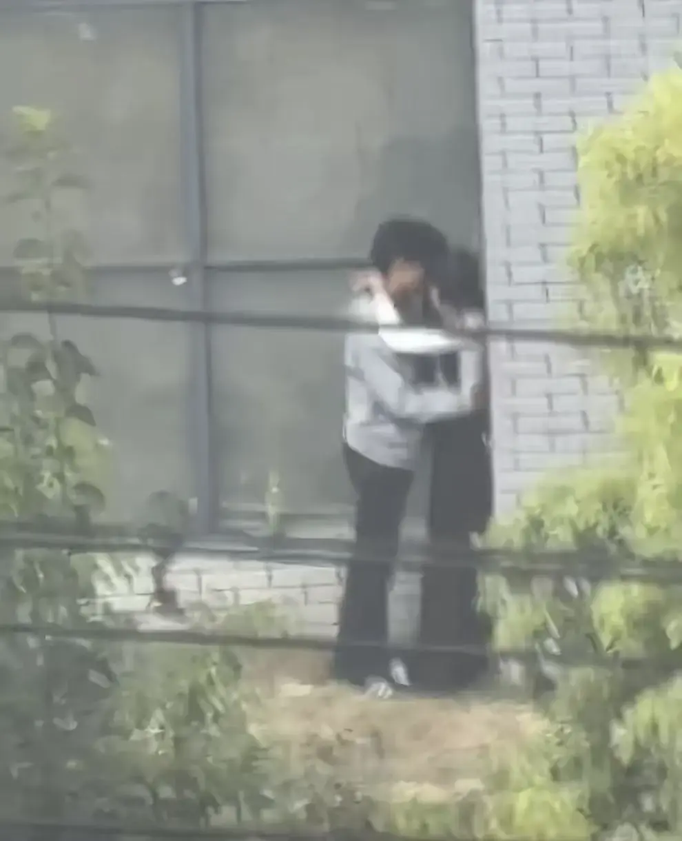 《蚌埠职教园情侣野外视频》完整版在线观看-原生态高清画面免费看-蚌埠职教园情侣野外视频事件后续-全网热议抢先鉴赏